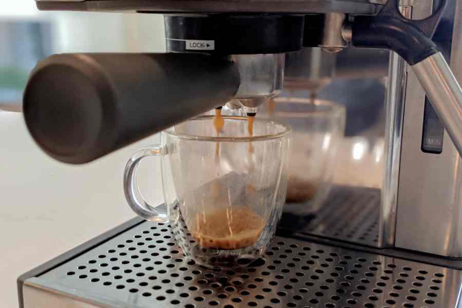 Pulling espresso