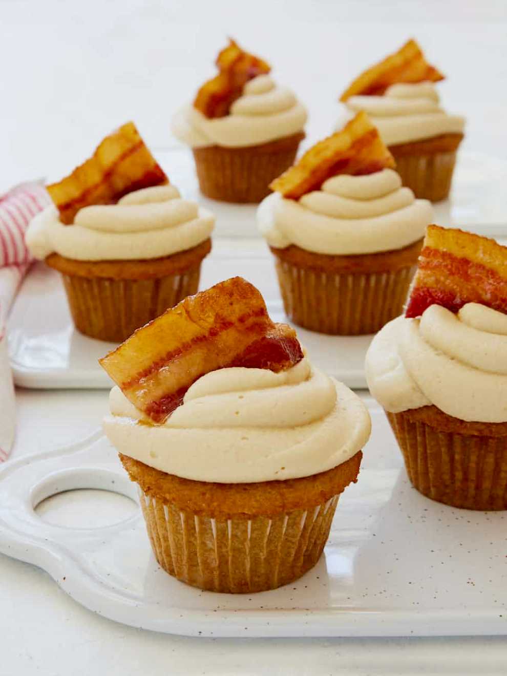 Cupcakes with Maple Frosting and Candied Bacon